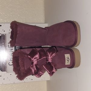 NWOT UGG crushed velvet Bailey bow in burgundy, sz 6, eu 37
